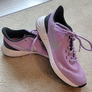 Nike runners size 5.5 youth